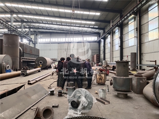 廣東客戶通過這次考察對炭化爐有了更深入、更全面地了解